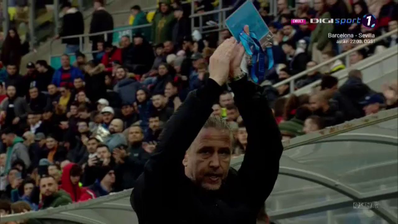 Aplaudat la scenă deschisă! Laurențiu Reghecampf, primit ca un rege pe Arena Națională de fanii lui FCSB_4