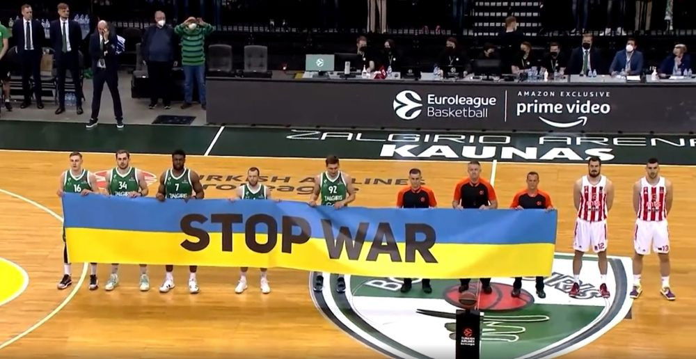 Cor de fluierături după gestul s&acirc;rbilor. Echipa care a refuzat să afișeze mesajul Stop War