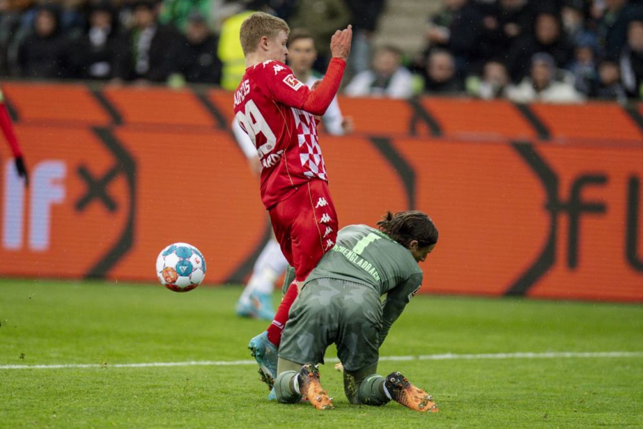 S-a pus 'zid' în fața lui Mbappe la Euro 2020, iar acum a făcut show în Bundesliga! Sommer, intervenția sezonului în Germania _7
