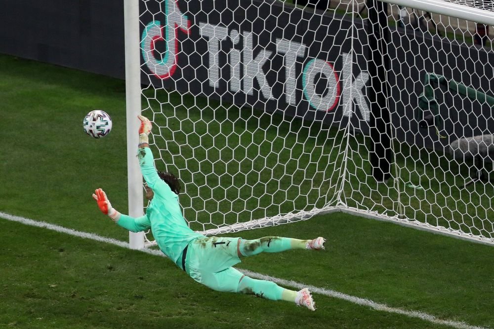 S-a pus 'zid' în fața lui Mbappe la Euro 2020, iar acum a făcut show în Bundesliga! Sommer, intervenția sezonului în Germania _9