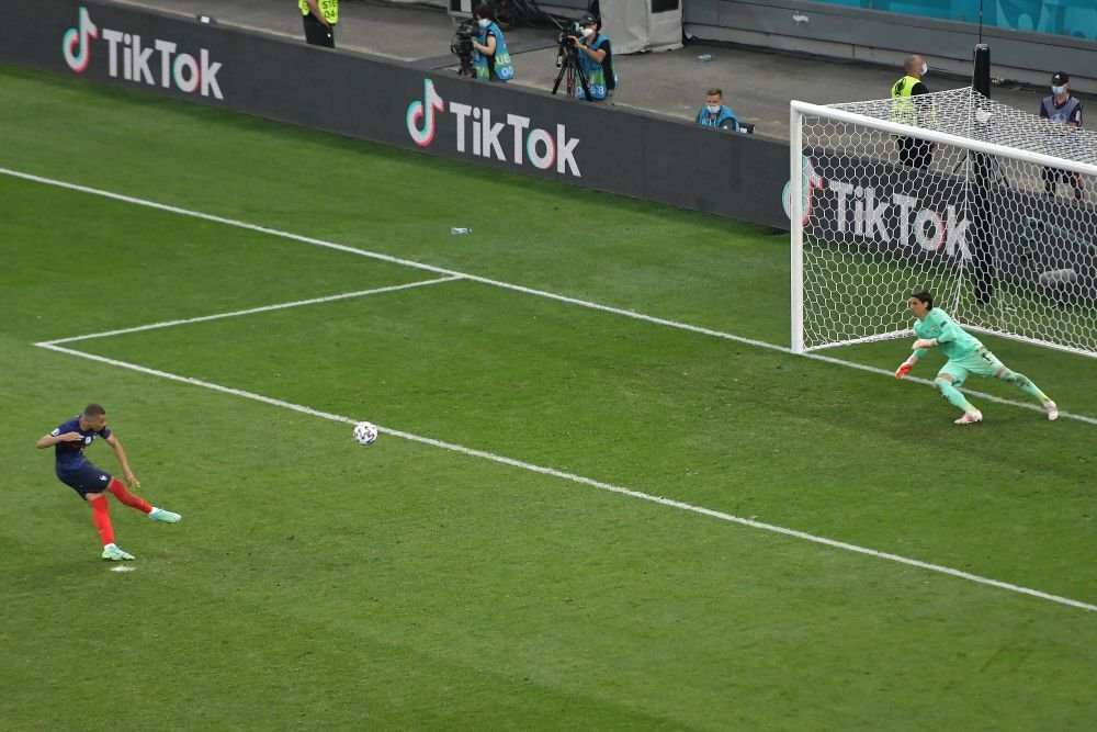 S-a pus 'zid' în fața lui Mbappe la Euro 2020, iar acum a făcut show în Bundesliga! Sommer, intervenția sezonului în Germania _10