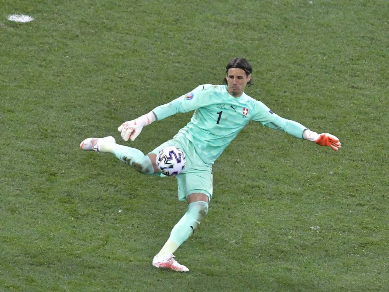 S-a pus 'zid' în fața lui Mbappe la Euro 2020, iar acum a făcut show în Bundesliga! Sommer, intervenția sezonului în Germania _11