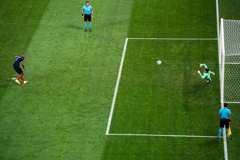 S-a pus 'zid' în fața lui Mbappe la Euro 2020, iar acum a făcut show în Bundesliga! Sommer, intervenția sezonului în Germania _12
