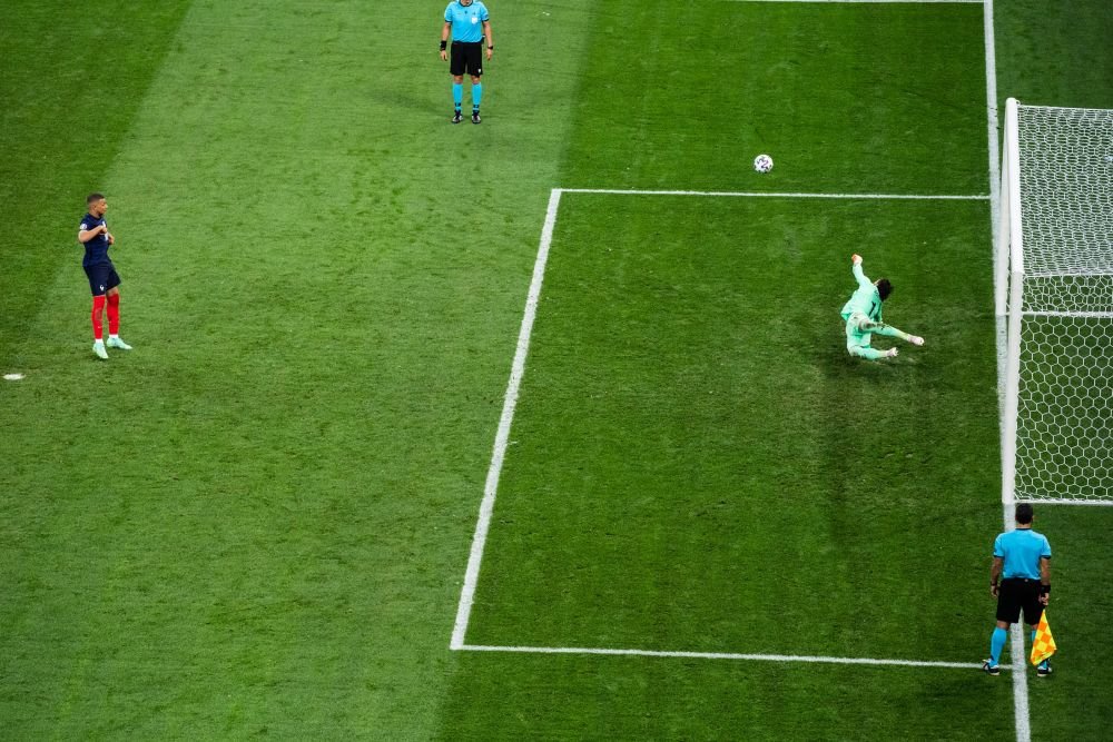 S-a pus 'zid' în fața lui Mbappe la Euro 2020, iar acum a făcut show în Bundesliga! Sommer, intervenția sezonului în Germania _13