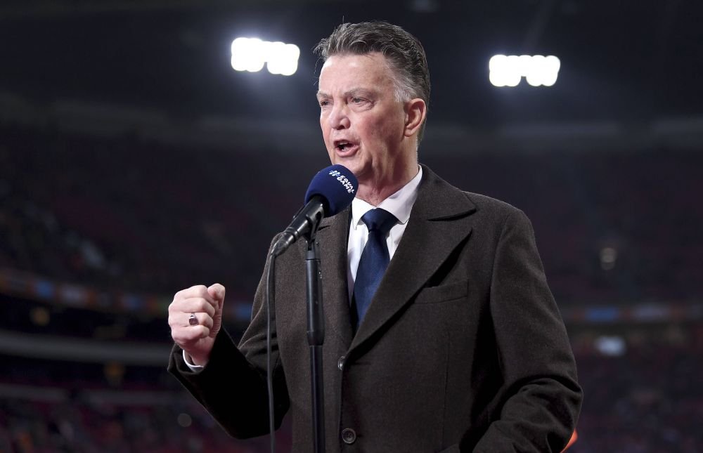 BREAKING NEWS! Anunț șoc în lumea fotbalului: Louis van Gaal a dezvăluit în direct că a fost diagnosticat cu o formă de cancer agresivă _18