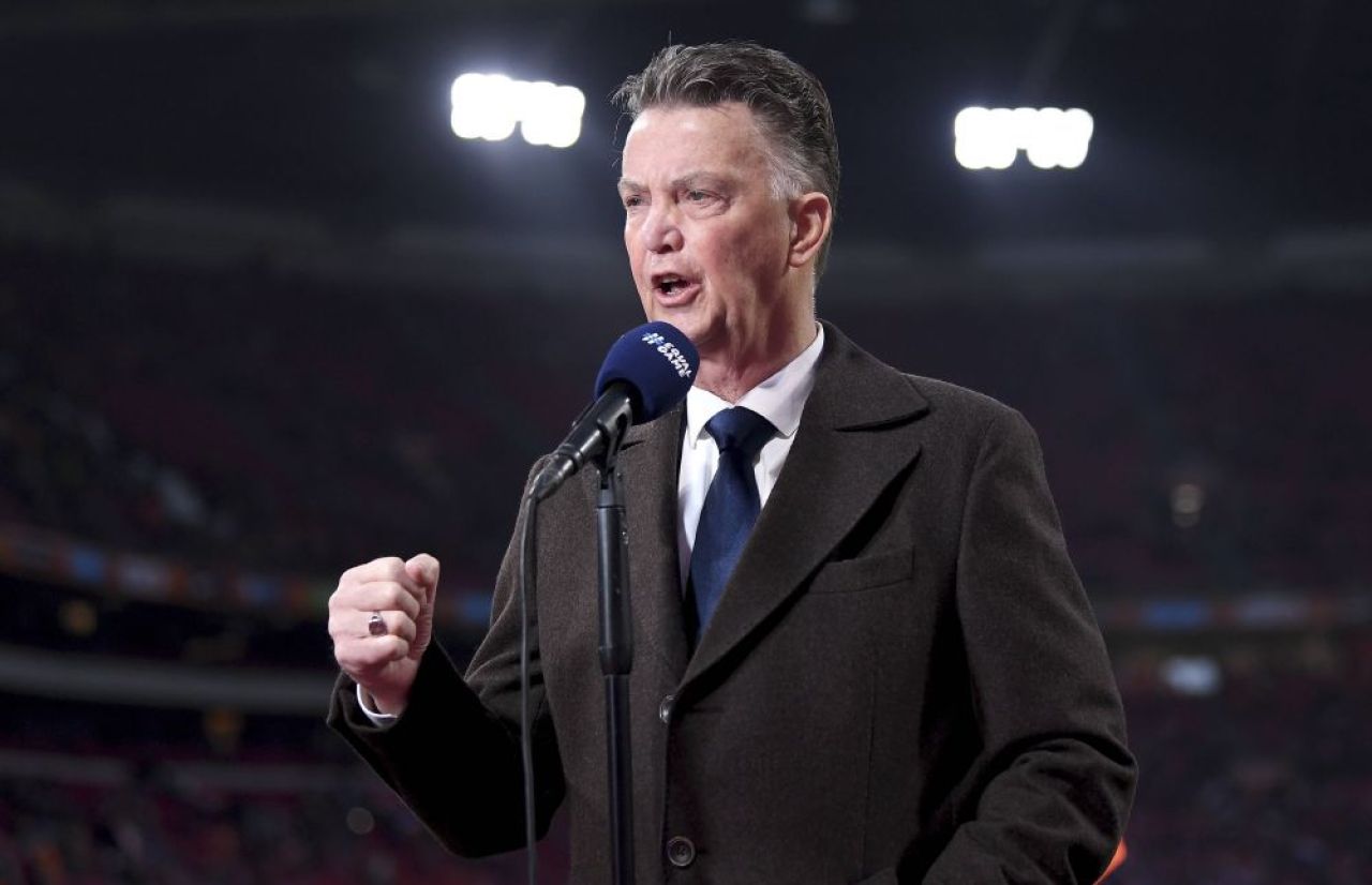 BREAKING NEWS! Anunț șoc în lumea fotbalului: Louis van Gaal a dezvăluit în direct că a fost diagnosticat cu o formă de cancer agresivă _18