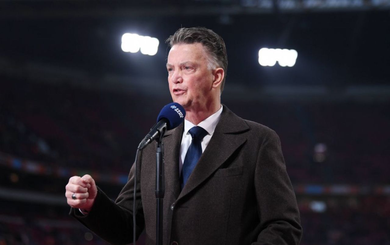 BREAKING NEWS! Anunț șoc în lumea fotbalului: Louis van Gaal a dezvăluit în direct că a fost diagnosticat cu o formă de cancer agresivă _25