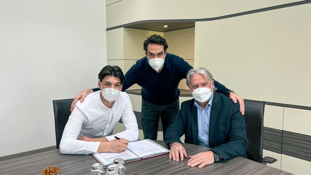 Nemțește! Căpitanul român al lui Bayern este accidentat de aproape doi ani, dar clubul i-a prelungit contractul_2