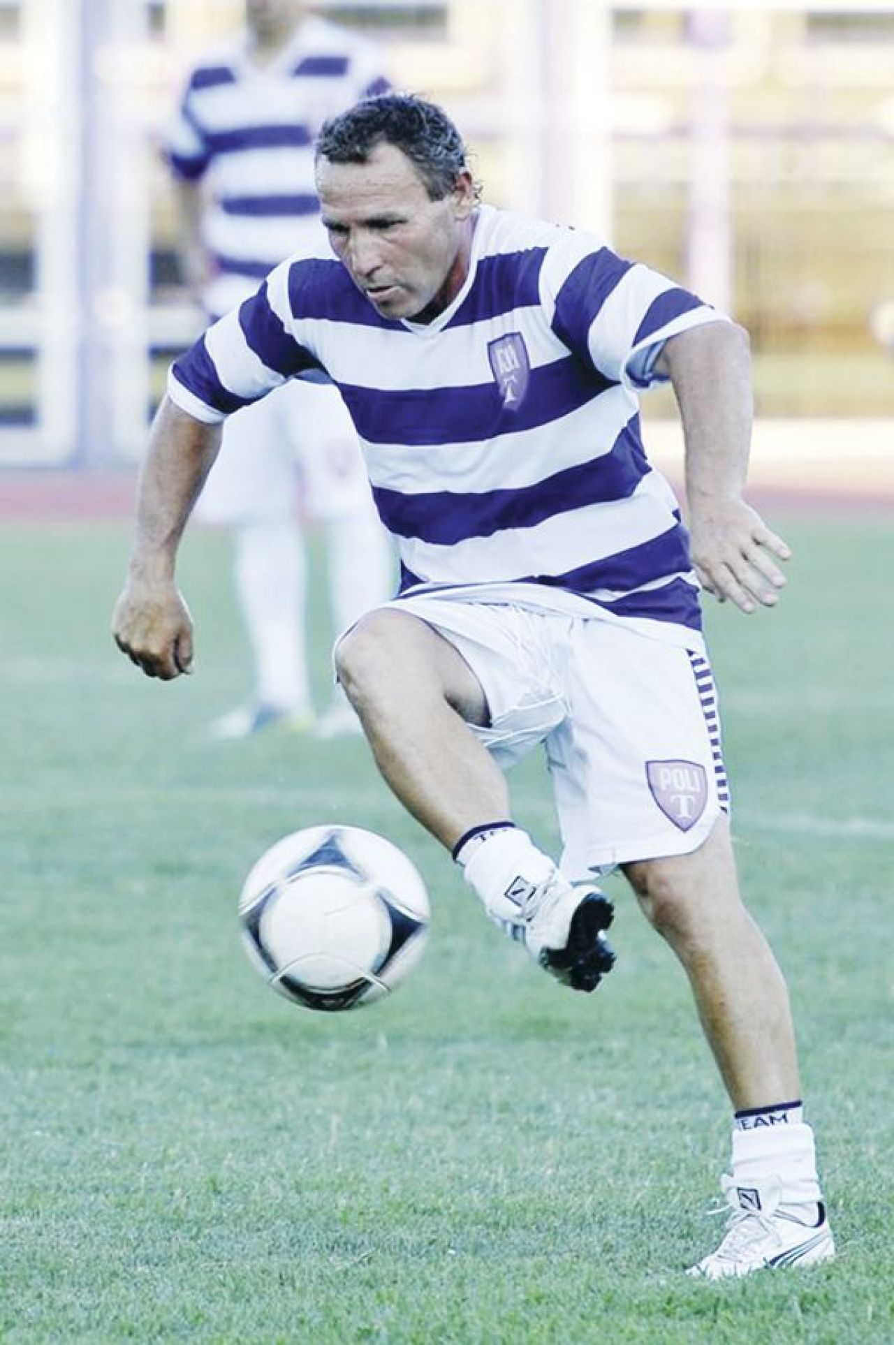 ”Tricolorul” cu un meci și un gol la naționala României încă joacă și marchează la aproape 58 de ani!_1