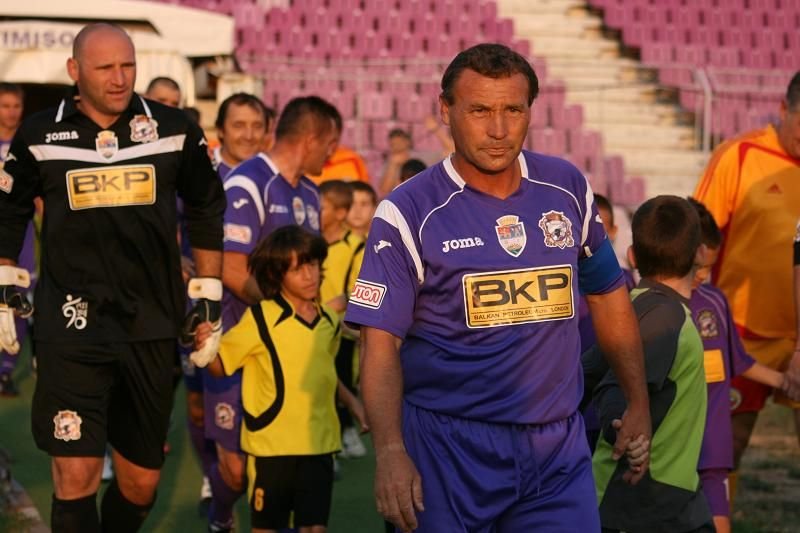 ”Tricolorul” cu un meci și un gol la naționala României încă joacă și marchează la aproape 58 de ani!_5