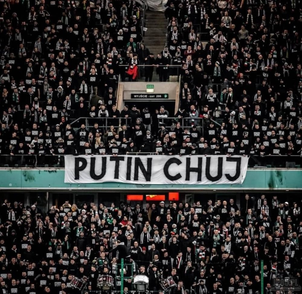 Ultrașii Legiei boicotează amicalul cu Dinamo Kiev: &rdquo;Frații Surkis sunt pro-Rusia, banii nu trebuie să ajungă &icirc;n conturile lor!&rdquo;