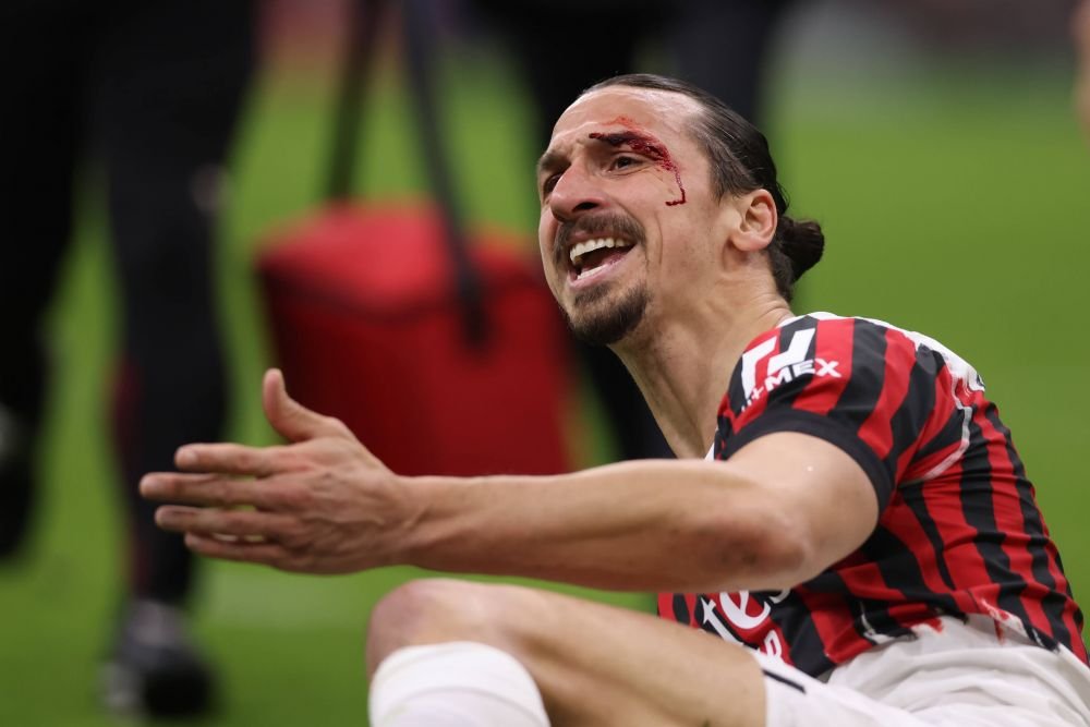 Zlatan Ibrahimovic, plin de sânge! Până să primească îngrijiri medicale, a avut ceva de împărțit de arbitrul_3