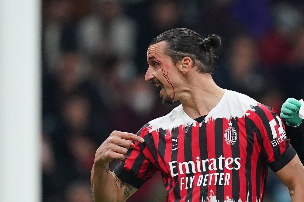 Zlatan Ibrahimovic, plin de sânge! Până să primească îngrijiri medicale, a avut ceva de împărțit de arbitrul_4