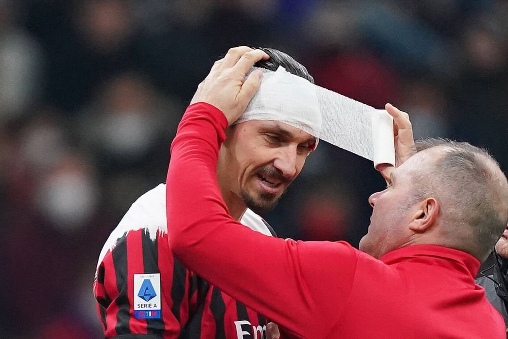 Zlatan Ibrahimovic, plin de sânge! Până să primească îngrijiri medicale, a avut ceva de împărțit de arbitrul_6