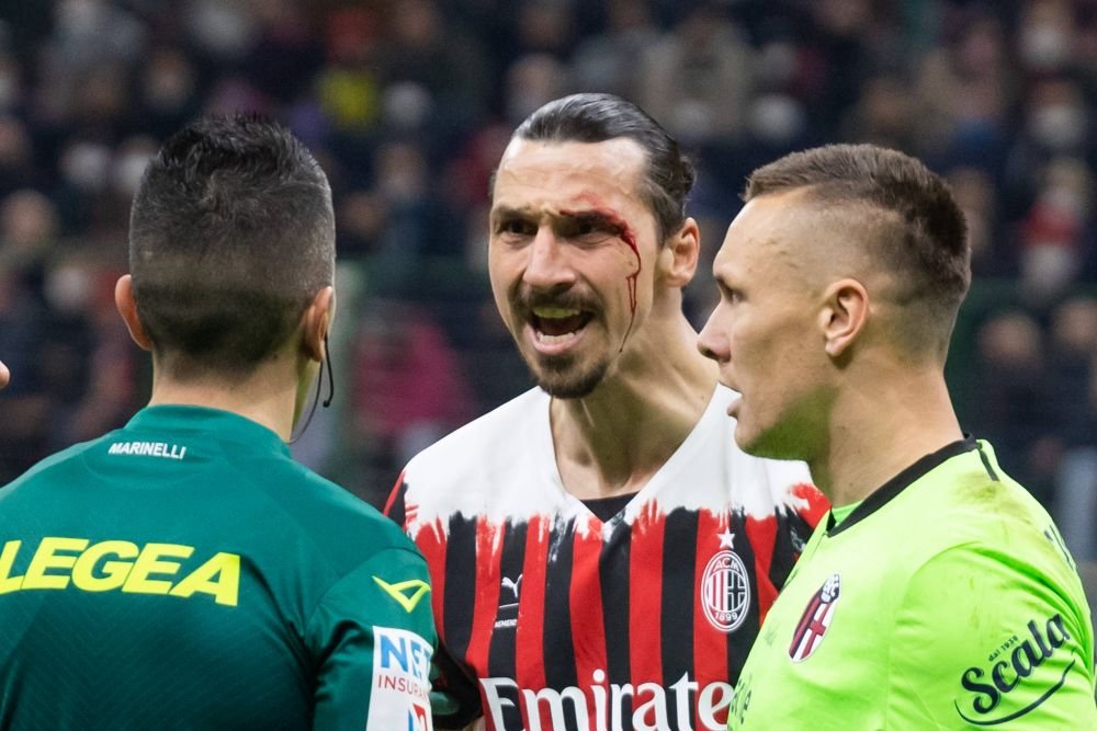 Zlatan Ibrahimovic, plin de sânge! Până să primească îngrijiri medicale, a avut ceva de împărțit de arbitrul_15