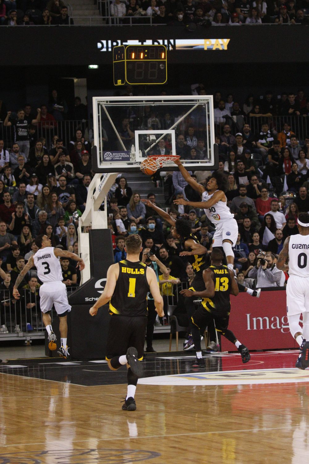 Victorie uriașă pentru U BT Cluj &icirc;n sferturile Champions League! Record de audiență &icirc;n sportul de sală rom&acirc;nesc