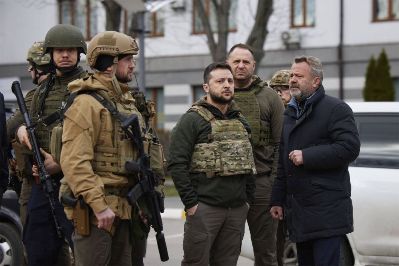 Războiul, pe chipul lui Zelenski! Transformarea șocantă a președintelui Ucrainei în doar 41 de zile! Diferențele sunt de necrezut _10