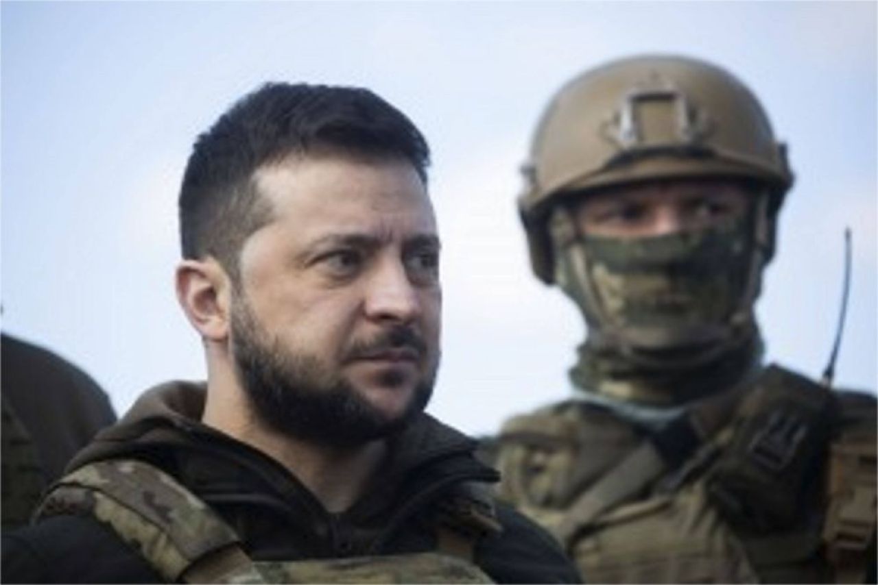 Războiul, pe chipul lui Zelenski! Transformarea șocantă a președintelui Ucrainei în doar 41 de zile! Diferențele sunt de necrezut _16