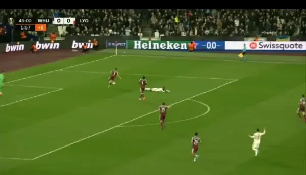 West Ham - Lyon. Cresswell, eliminat &icirc;n minutul 45+3