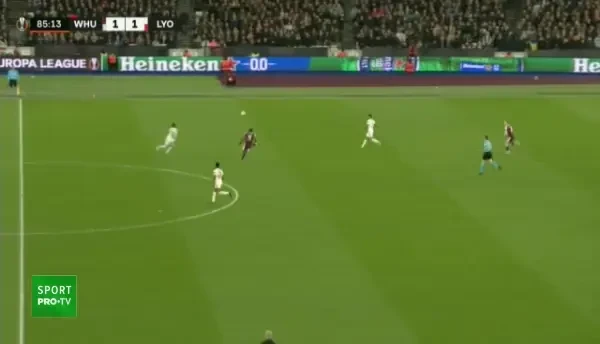 Faza serii în Europa League. Un fan a intrat pe teren și a oprit contraatacul lui West Ham