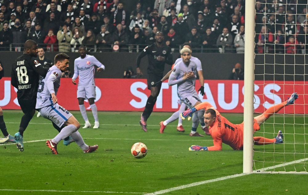 Eintracht Frankfurt  - FC Barcelona 1-1 | Xavi Hernandez, critic după remiza de la Frankfurt: „Nu am excelat la capitolul acesta!” _2