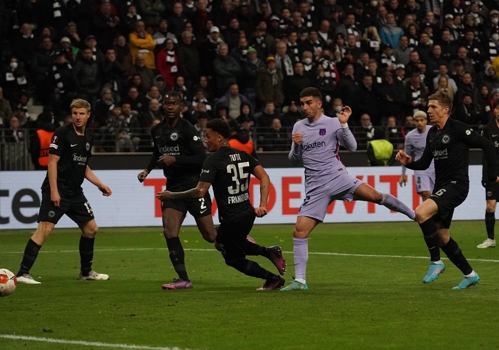 Eintracht Frankfurt  - FC Barcelona 1-1 | Xavi Hernandez, critic după remiza de la Frankfurt: „Nu am excelat la capitolul acesta!” _6