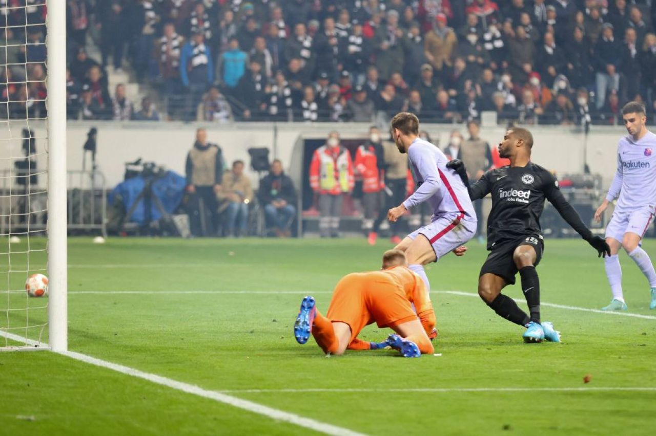 Eintracht Frankfurt - FC Barcelona 1-1 | Xavi Hernandez, critic după remiza de la Frankfurt: „Nu am excelat la capitolul acesta!” _11