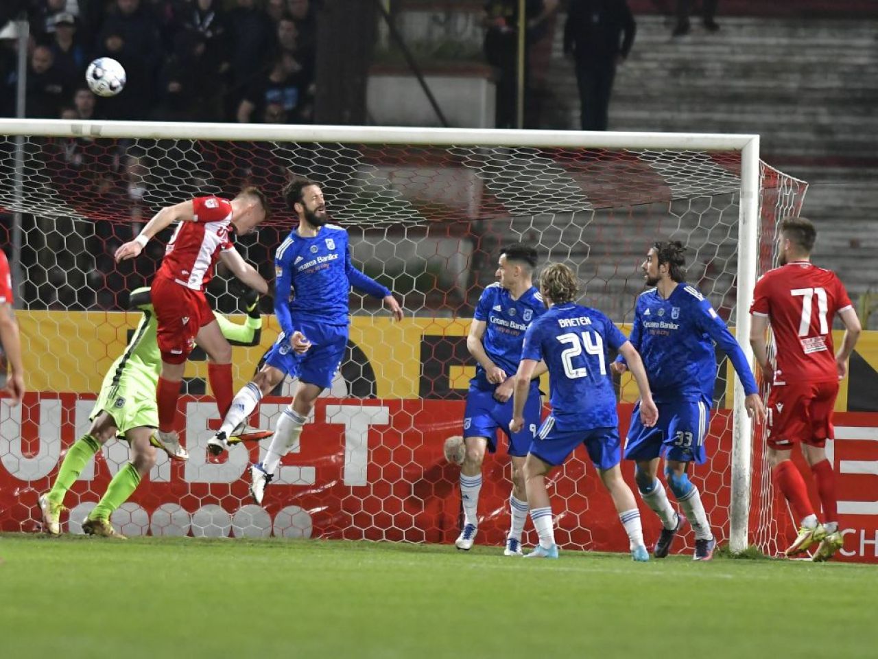 Dinamo - FCU Craiova 1-2 | S-au încins spiritele în ”Ștefan cel Mare”! Jucătorii s-au încăierat chiar pe teren_8