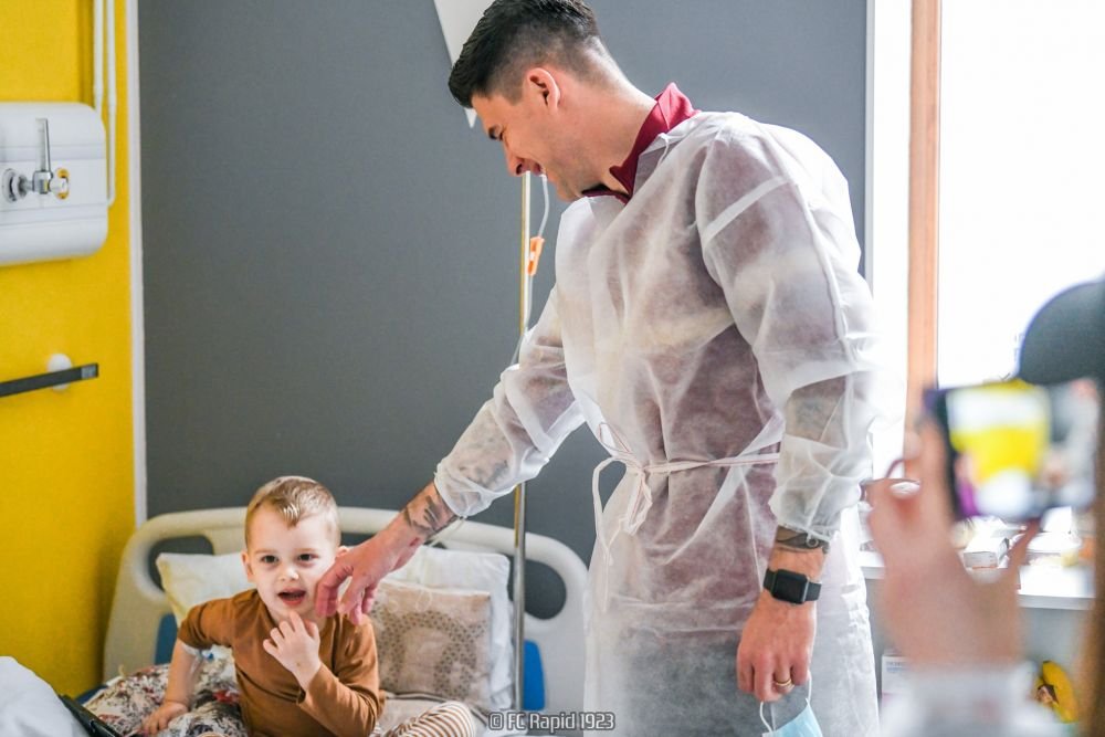 Actele de caritate primează la Rapid! Mutu, Săpunaru și Grigore, gest nobil pentru copiii de la Spitalul Județean din Arad_10