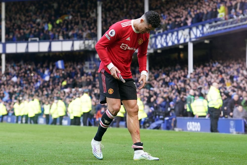 Cristiano Ronaldo și-a ieșit din minți după eșecul cu Everton. Gestul violent surprins de fani_4