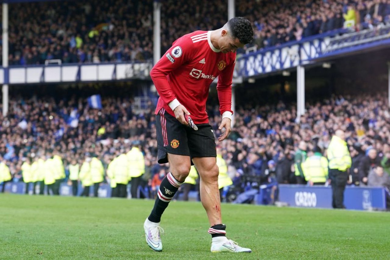 Cristiano Ronaldo și-a ieșit din minți după eșecul cu Everton. Gestul violent surprins de fani_4