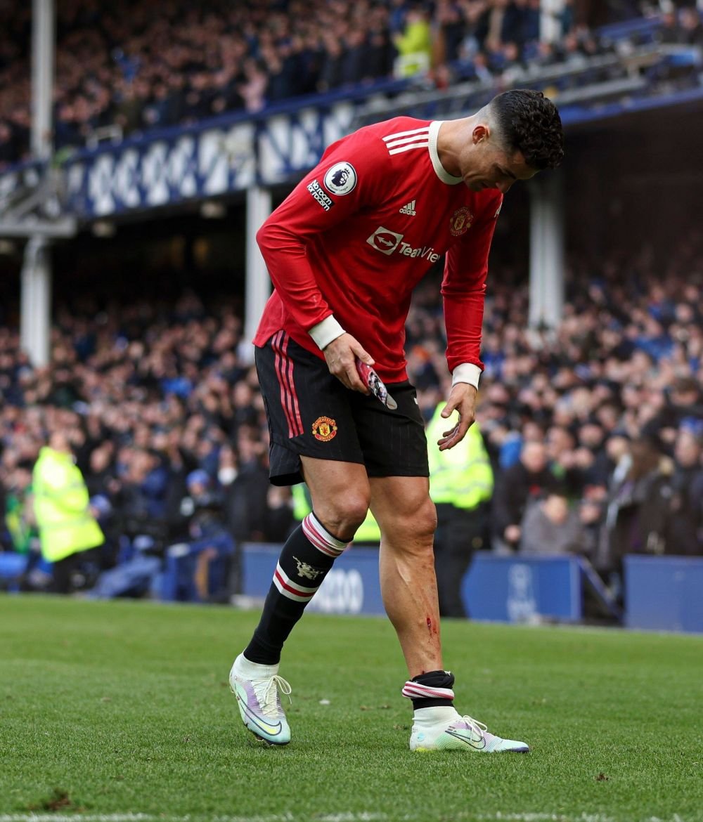 Cristiano Ronaldo și-a ieșit din minți după eșecul cu Everton. Gestul violent surprins de fani_7