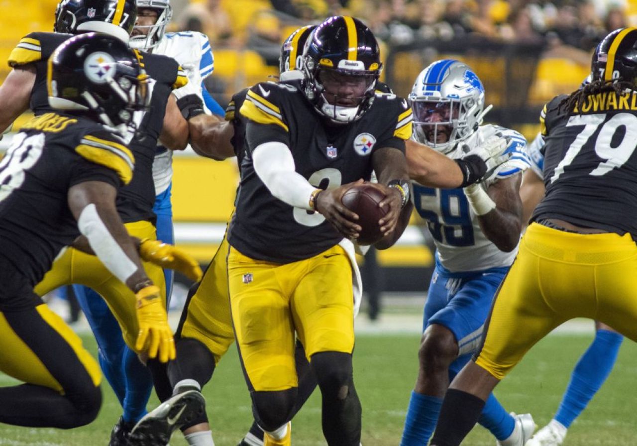 Tragedie în sport! Un quarterback de doar 24 de ani din NFL a murit după ce a fost lovit de mașină _5