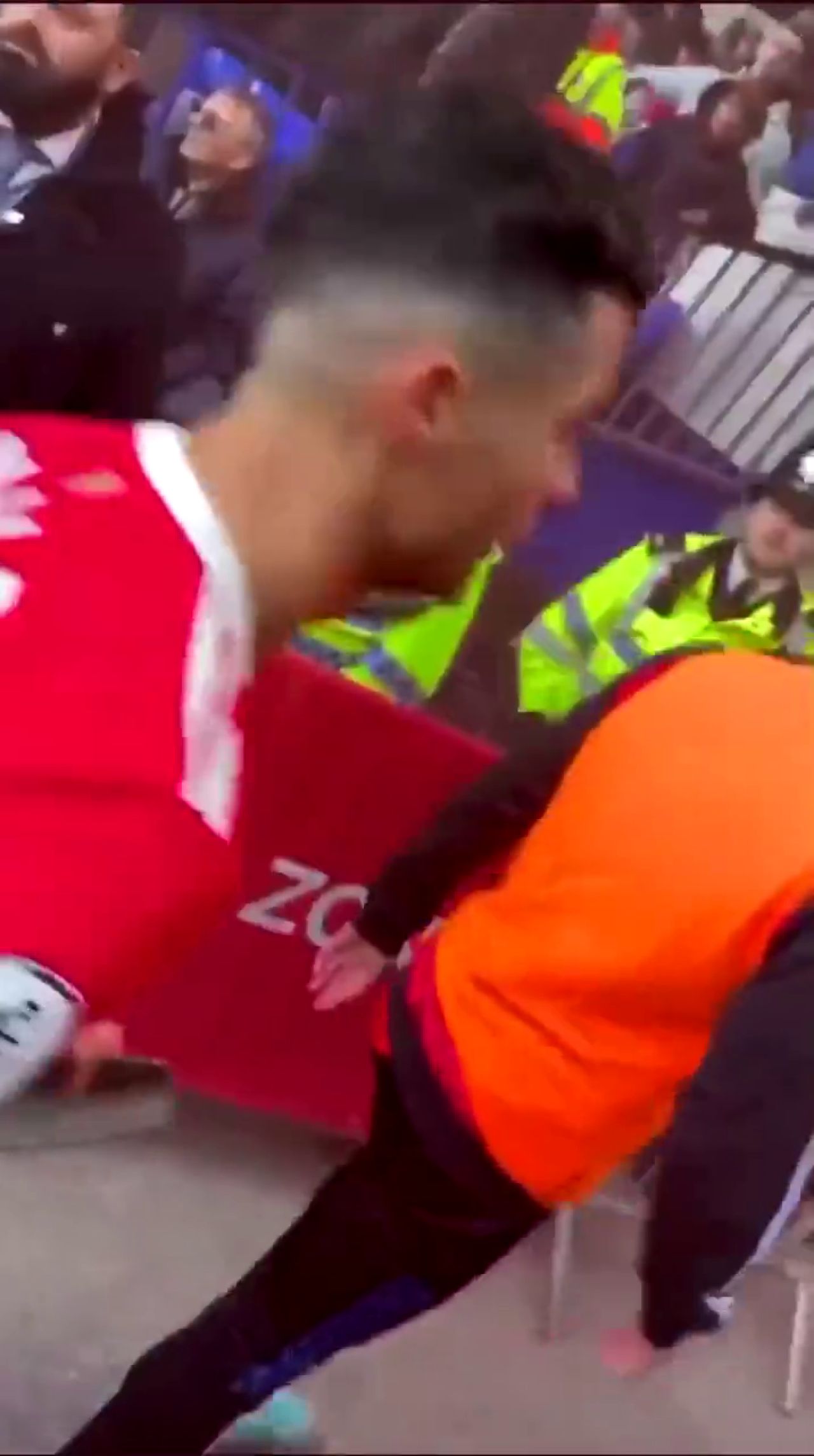 Manchester United reacționează după ce Cristiano Ronaldo a fost acuzat că i-a spart telefonul unui fan. Anunțul clubului_3