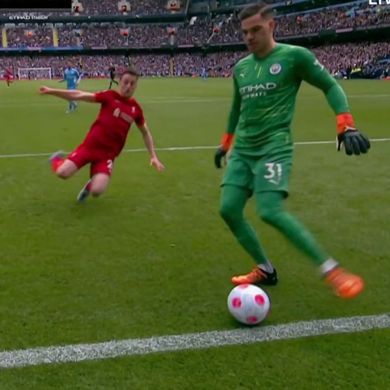 Aproape de un autogol memorabil! Ederson, lecție de calm în derby-ul Manchester City - Liverpool_1