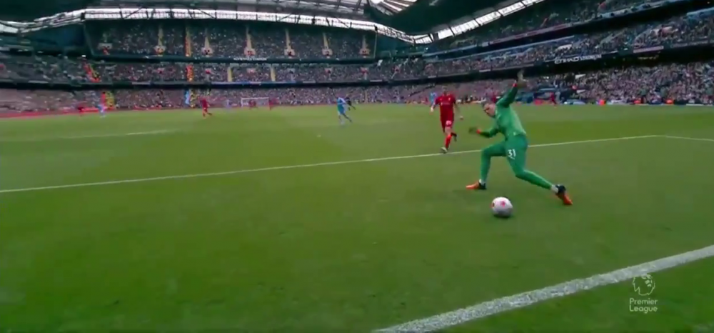 Aproape de un autogol memorabil! Ederson, lecție de calm în derby-ul Manchester City - Liverpool_3
