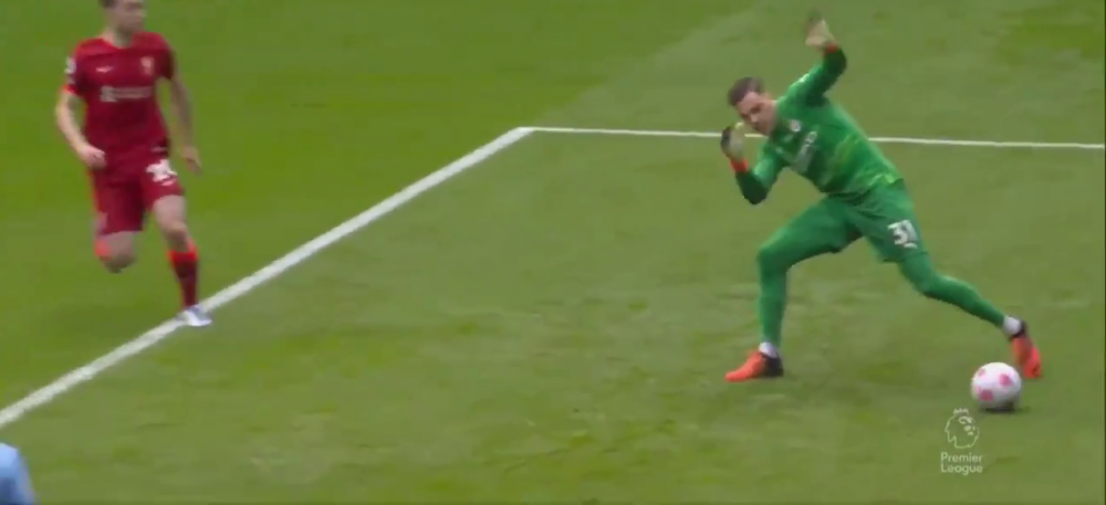 Aproape de un autogol memorabil! Ederson, lecție de calm în derby-ul Manchester City - Liverpool_5