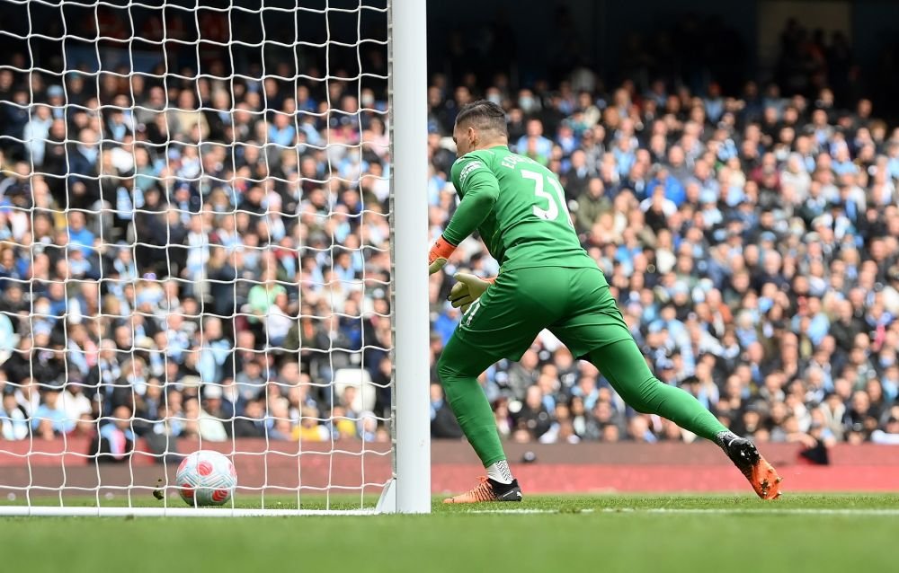 Aproape de un autogol memorabil! Ederson, lecție de calm în derby-ul Manchester City - Liverpool_6