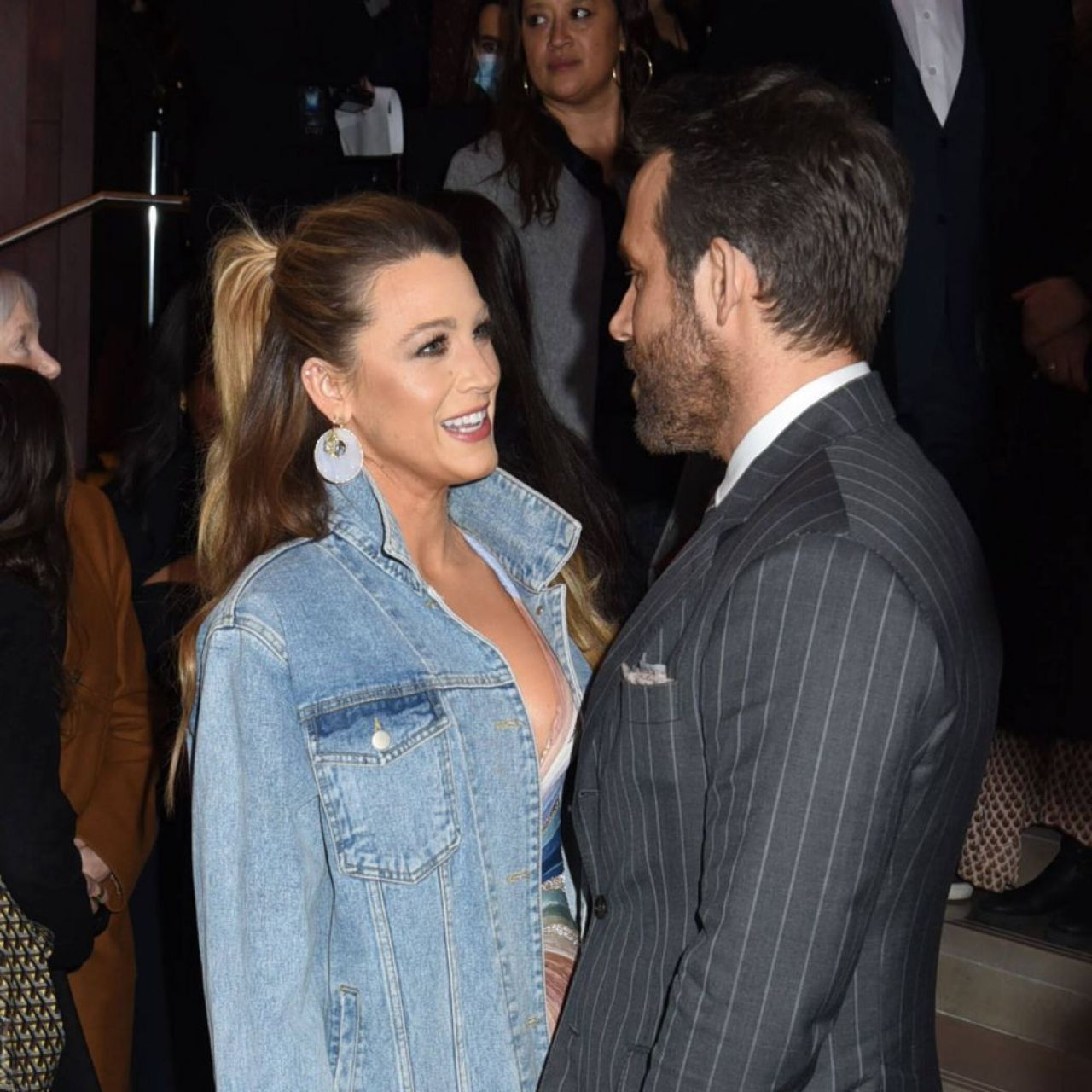 Răspuns genial al lui Ryan Reynolds când un fan l-a implorat să „cumpere Manchester United!” Ce replică i-a dat _10
