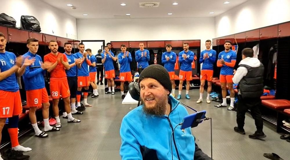 Mihai Neșu, pentru prima oară pe Arena Națională! A mers în vestiarul FCSB și a fost aplaudat de toți jucătorii: „Nu am mai fost niciodată aici!”_3