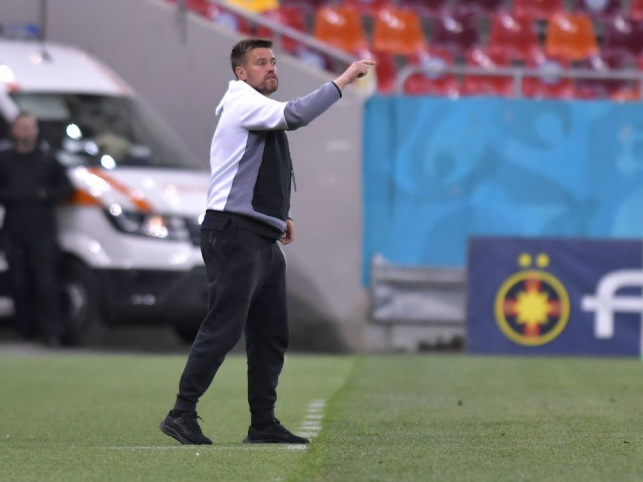 FCSB - FC Voluntari 4-0 | „Meciul de săptămâna viitoare va decide tot!” Mihai Pintilii, precaut după victoria clară de pe Arena Națională _10