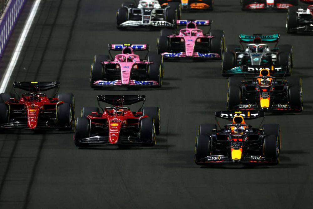 Cine sunt favoriții la c&acirc;știgarea titlului mondial &icirc;n Formula 1, după startul ratat de sezon al lui Verstappen și Hamilton