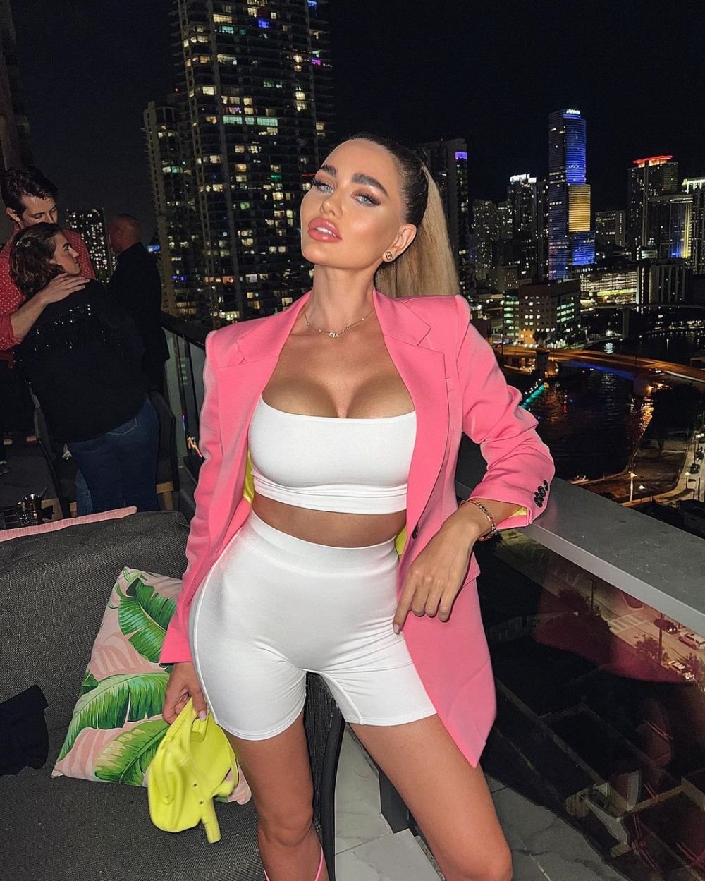 Rusoaica Dasha este considerată „cea mai frumoasă femeie din lume”! E căsătorită cu un celebru jucător de hochei_42