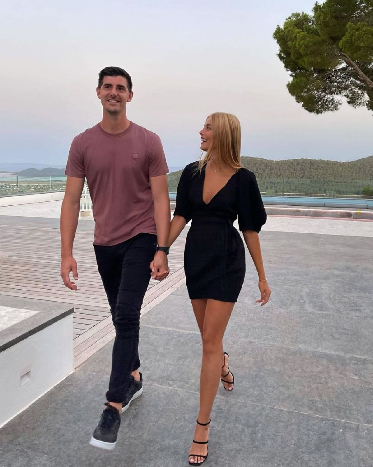 Ea este talismanul lui Thibaut Courtois. Superba iubită a belgianului a fost prezentă pe stadion la calificarea galacticilor _7
