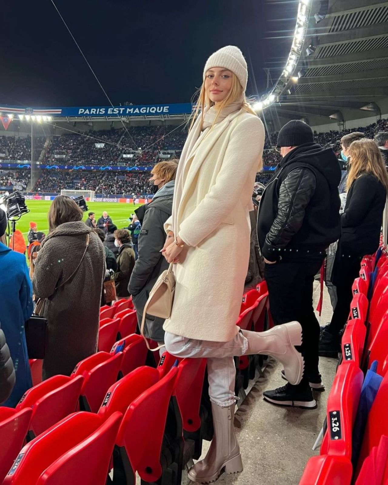 Ea este talismanul lui Thibaut Courtois. Superba iubită a belgianului a fost prezentă pe stadion la calificarea galacticilor _19