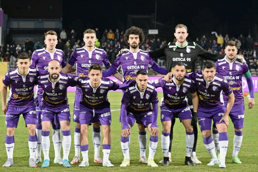 Au patru &icirc;nfr&acirc;ngeri &icirc;n play-off, dar nu sunt dezamăgiți: E o onoare să fim acolo! C&acirc;știgăm experiență