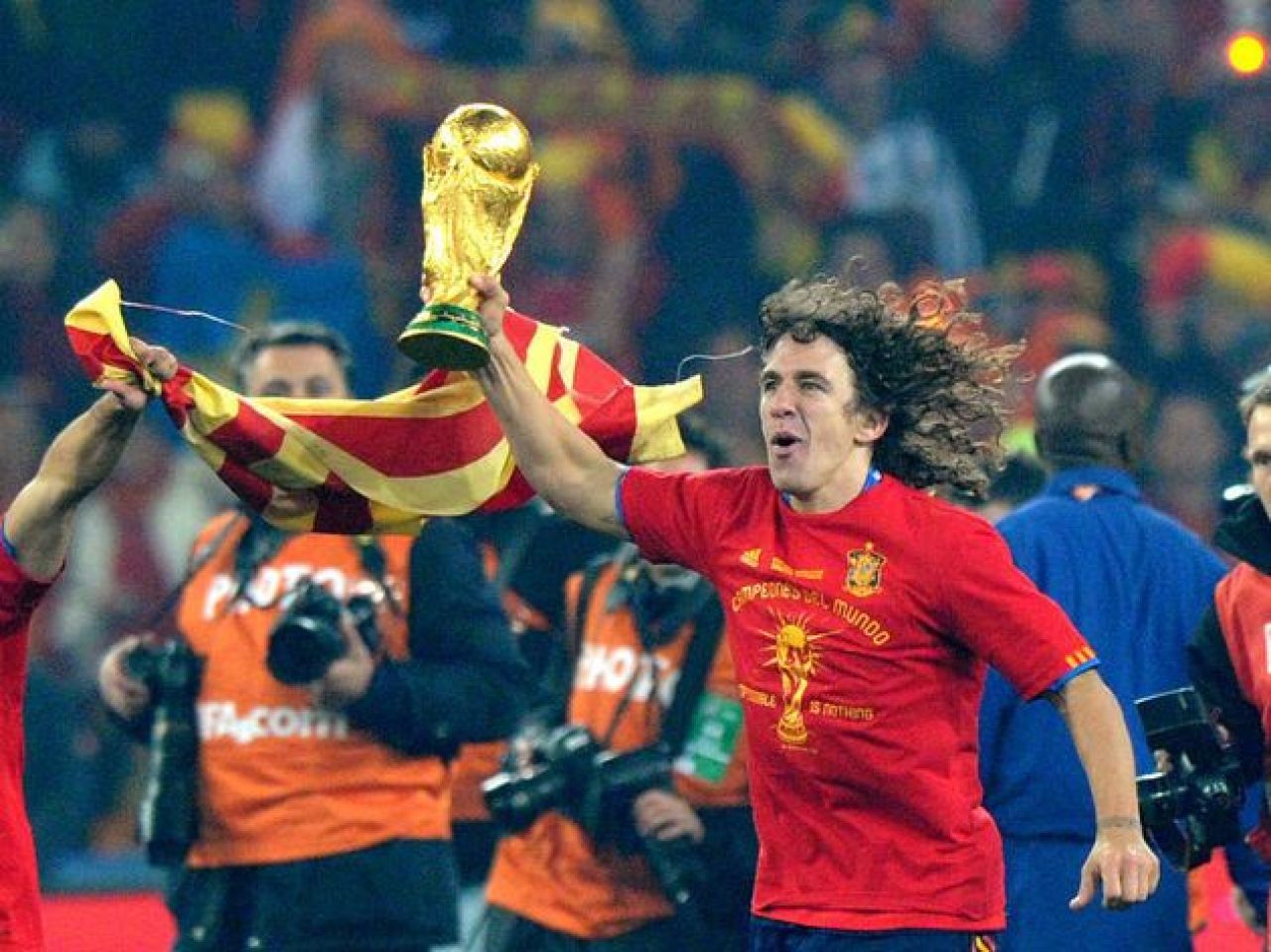 Trei dintre cele mai bune momente ale lui Carles Puyol la FC Barcelona. Legendarul fundaș împlinește 44 de ani_16