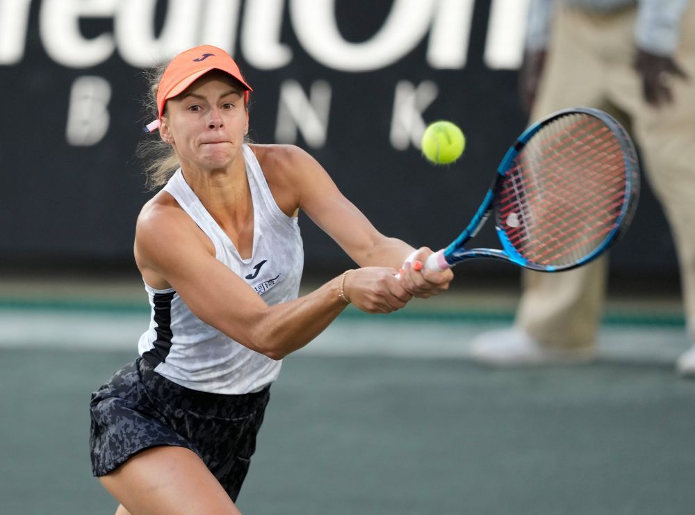 Irina Begu - Magda Linette 1-6, 6-4, 2-6 în Billie Jean King Cup 2022: Polonia conduce cu 1-0 înainte să se bazeze pe Iga Swiatek_2