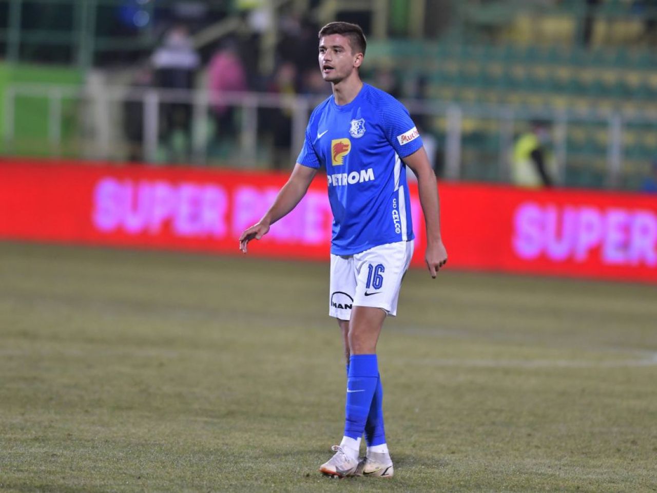 „Poate fi cumpărat!” Detalii despre situația lui Dragoș Nedelcu, împrumutat de FCSB la Farul _2