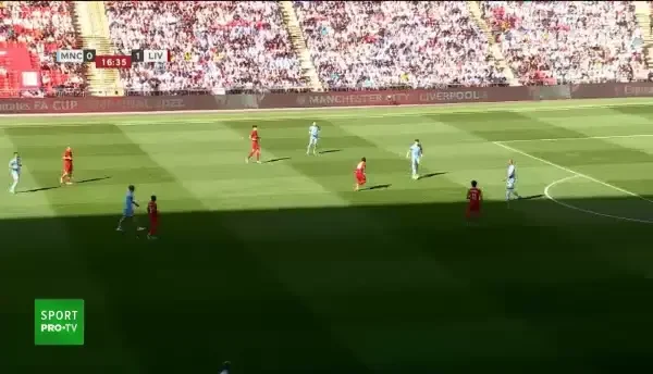 GOOOOOL LIVERPOOL! Mane profită de gafa imensă a lui Steffen, care întârzie în centrarea balonului, și marchează!
